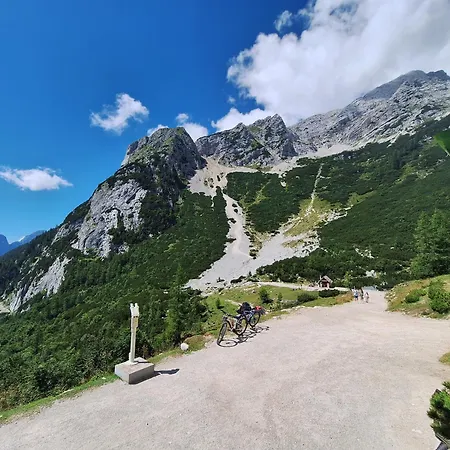 Ticarjev Dom At Vrsic Pass *