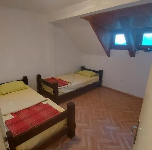 Ticarjev Dom At Vrsic Pass بيت شباب Soča